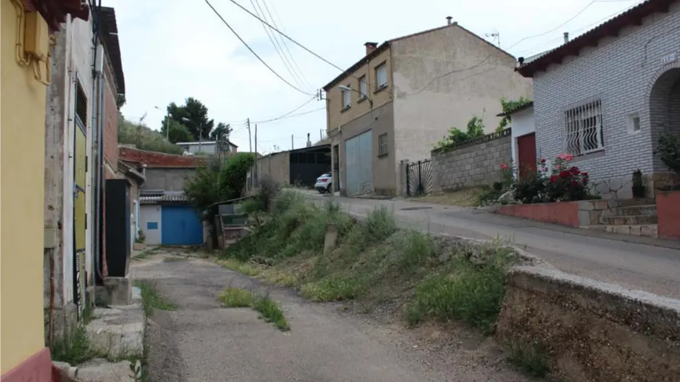 Estado actual de la calle Campamento, en el barrio rural de Juslibol.