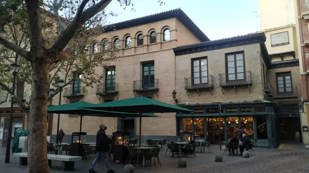 La terraza de La despensa de Montal, en la calle Torre Nueva, uno de los establecimientos que ha incorporado calefactores.