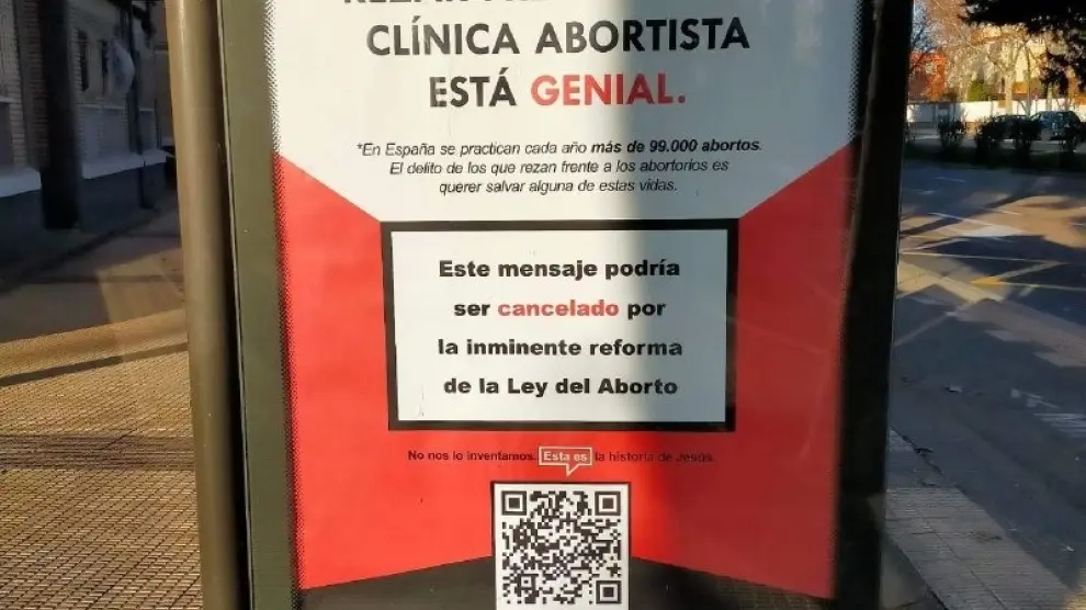 Campaña antiabortista en una marquesina de Zaragoza.