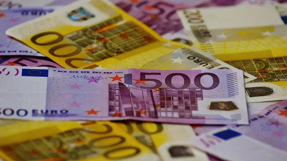 Foto de archivo de billetes de euro