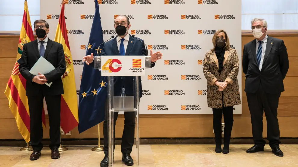 El presidente aragonés, Javier Lambán, se ha referido este lunes a la nueva polémica con Cataluña por la candidatura olímpica antes de presidir un foro sobre energía en el Pignatelli.