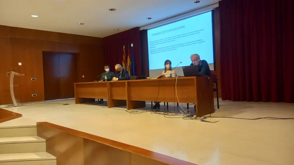 Mesa redonda que ha cerrado el seminario de fiscales de medio ambiente en Teruel.