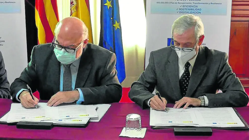 El presidente de Seiasa, Francisco Rodríguez Mulero y el presidente de la Comunidad General de regantes del Canal de Aragón y Cataluña, José Luis Pérez.