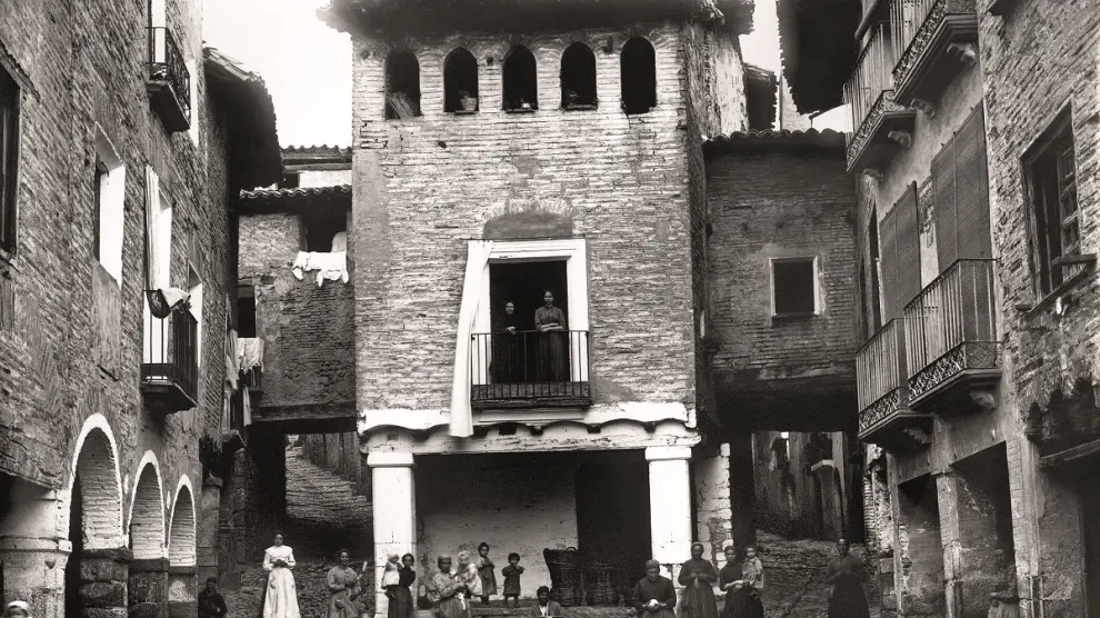 Una fotografía tomada por el francés Lucién Briet en Alquézar en 1906.