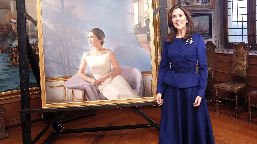 La princesa heredera Mary junto al retrato de el pintor Jesús Herrera en Dinamarca.