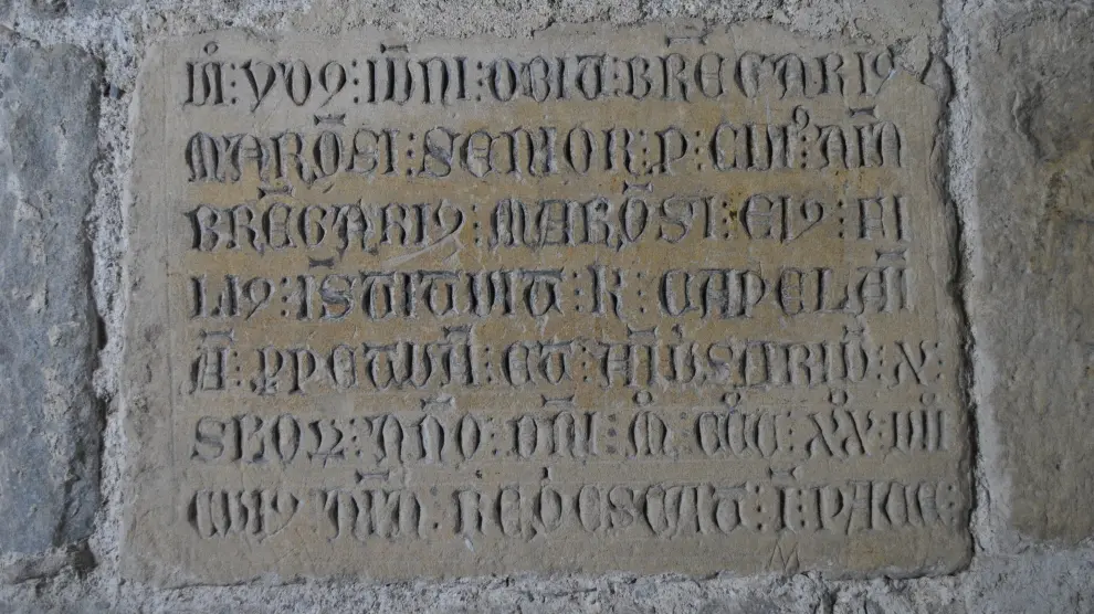 Una de las pocas inscripciones de la catedral en la que se menciona una donación realizada a  favor de la comunidad. Está fechada en 1324. La donación fue hecha por 'Berengarius Marquensi' para la salvación del alma de su padre.