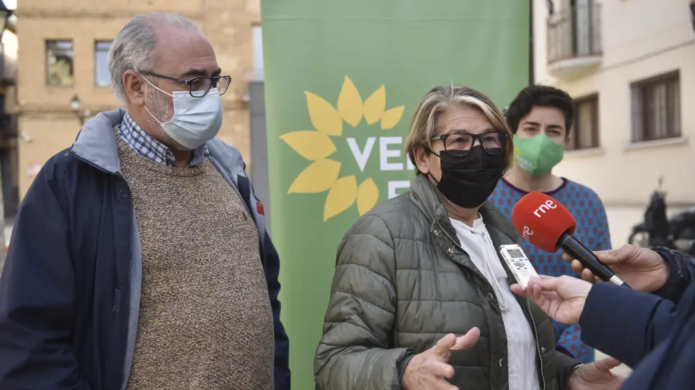 Inés Sabanés junto a Silvia Mellado, exconcejala de Huesca y miembro de la Comisión Ejecutiva Federal de Equo, y Alejandro Sánchez, diputado en la Asamblea de Madrid