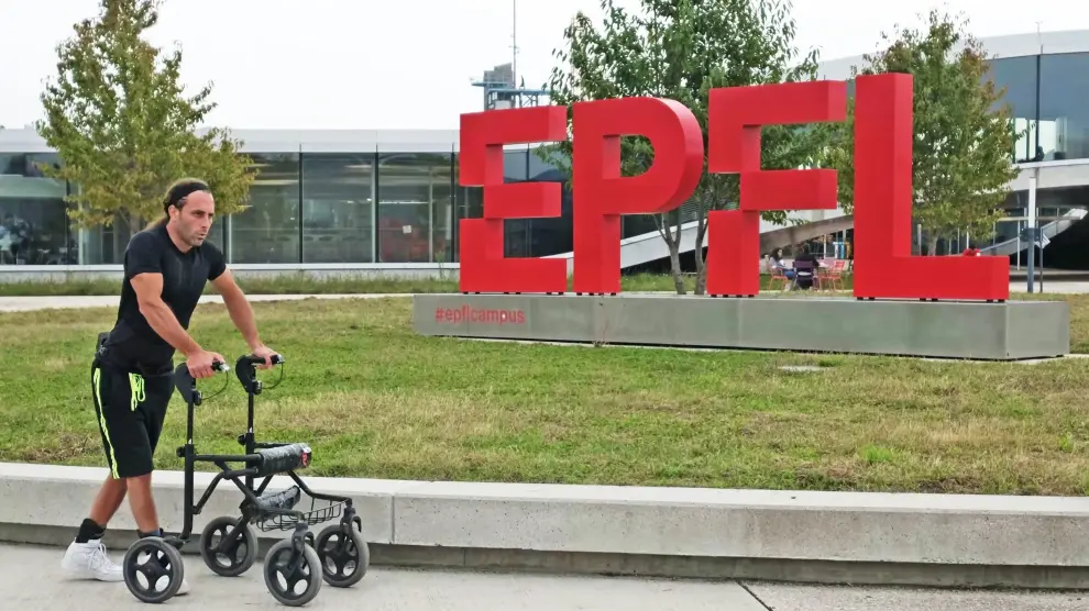 Uno de los pacientes de la Escuela Politécnica Federal de Lausana (EPFL) que ha conseguido volver a caminar.