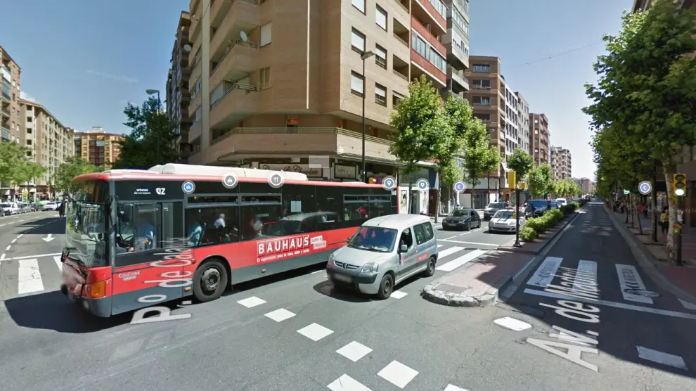 Confluencia del paseo de Calanda con la avenida de Madrid, en Zaragoza, donde ha ocurrido el atropello.