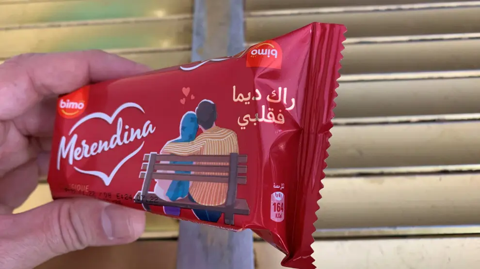 Polémica en Marruecos por el envase de un bollo con dibujos de enamorados
