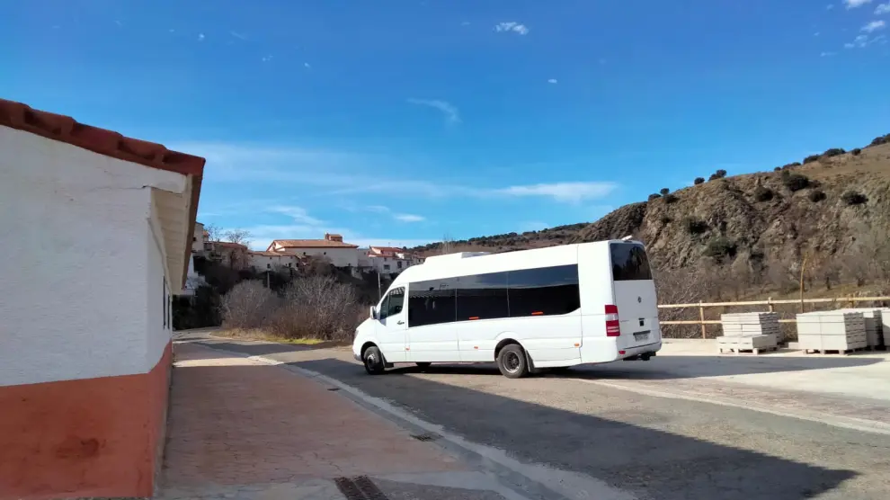 El autobús escolar llegó este pasado martes por primera vez a Cerveruela