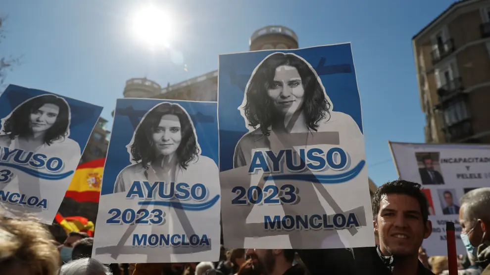 Concentración de apoyo a Isabel Díaz Ayuso en Génova