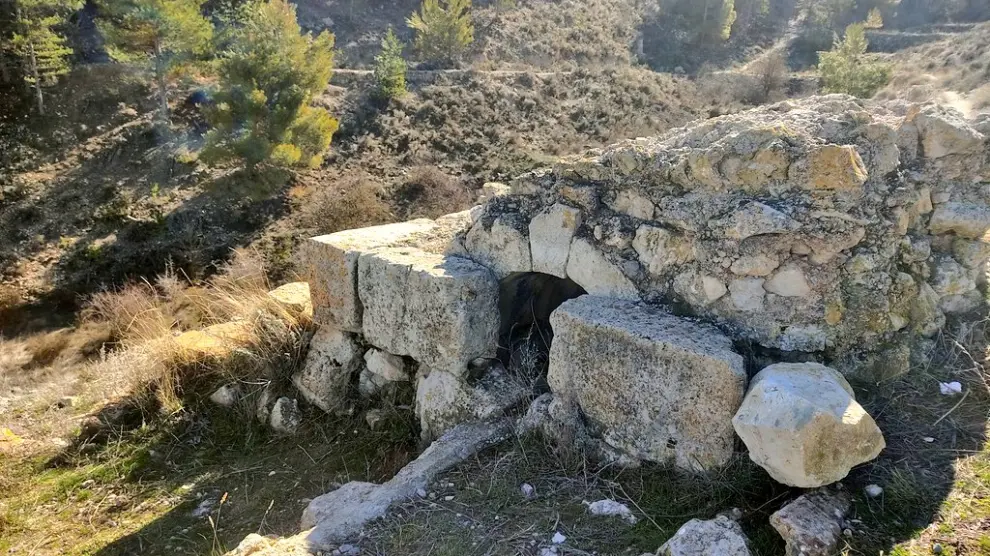 Fuente situada en el arranque de la senda por la Traída de Aguas.