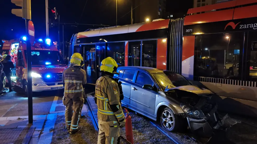 Un vehículo ha colisionado con un tranvía en la rotonda Toulouse.