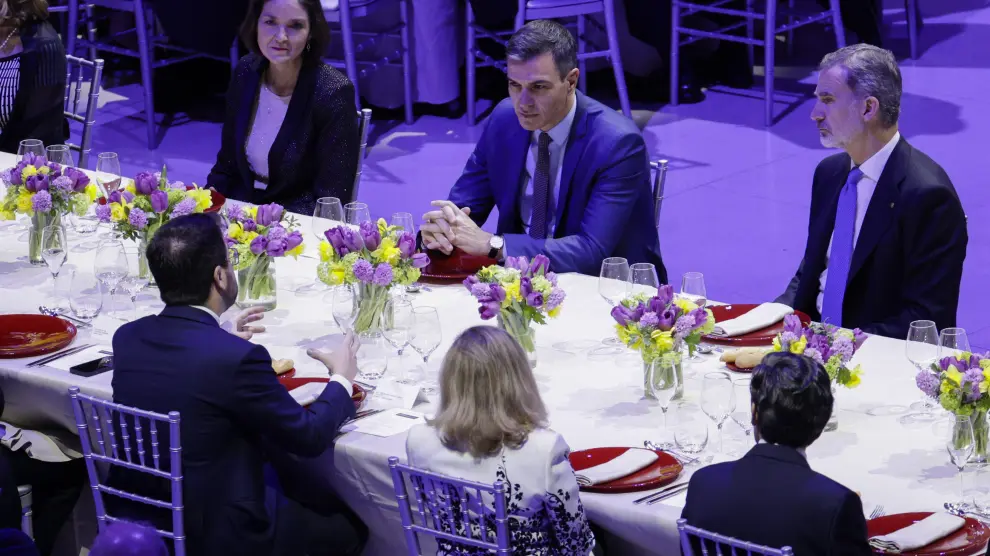 Pere Aragonés, Pedro Sánchez y el rey Felipe VI durante la cena de inauguración del Mobile World Congress.