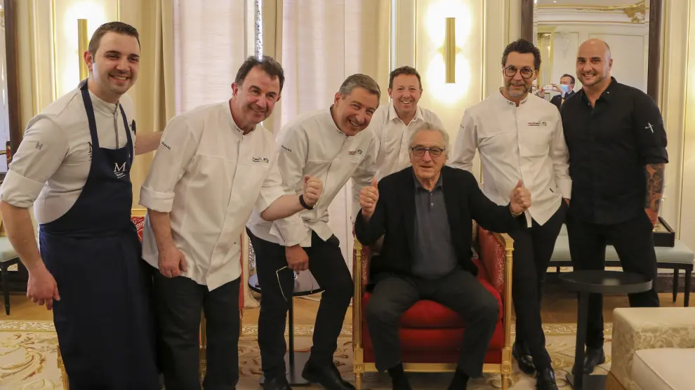 De Niro posa con los prestigiosos chefs