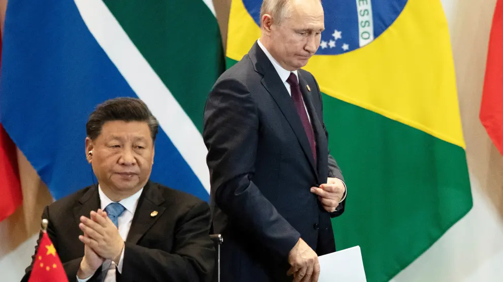 FILE PHOTO: China's President Xi Jinping and Russia's President Vladimir Putin