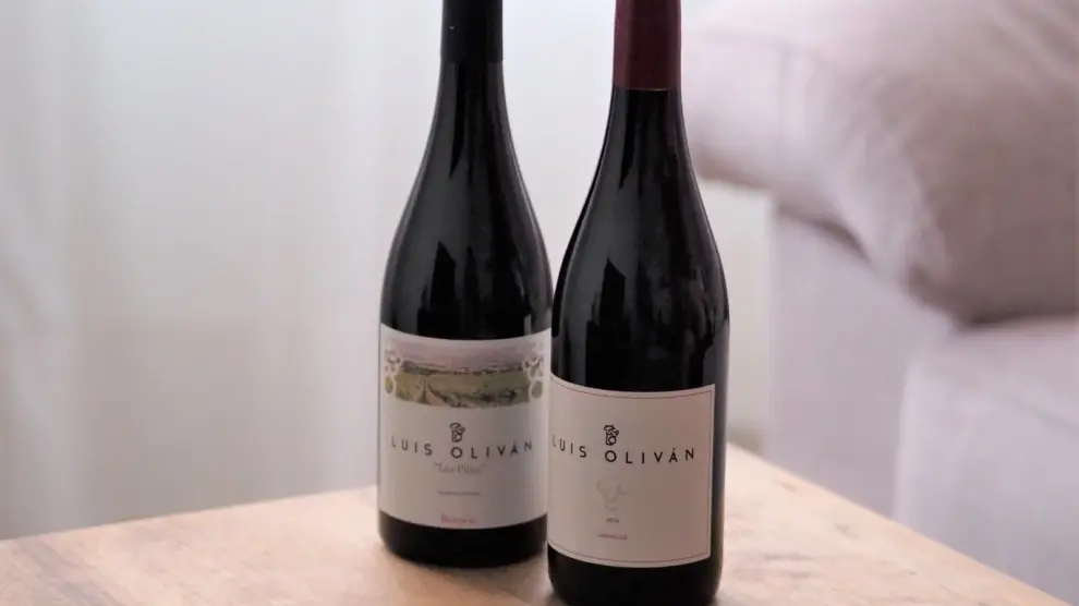 Luis Oliván Garnacha Las Pilas 2020 (izquierda) es uno de los vinos que actualmente está en el mercado.