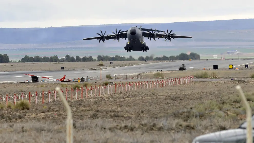 Uno de los aviones del Ejército del Aire despega de Albacete para llevar armas a Ucrania.