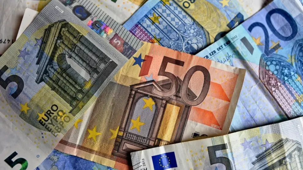 Foto de archivo de billetes de euro.