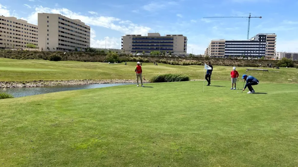 Los federados en golf en Aragón superan actualmente las 6.500 personas.