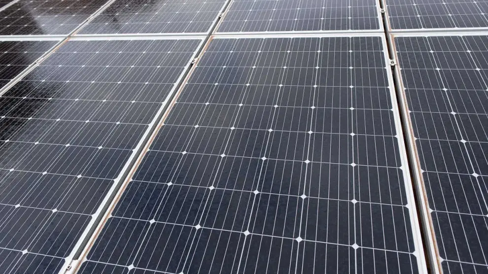 Placas solares en una instalación de autoconsumo en Aragón.