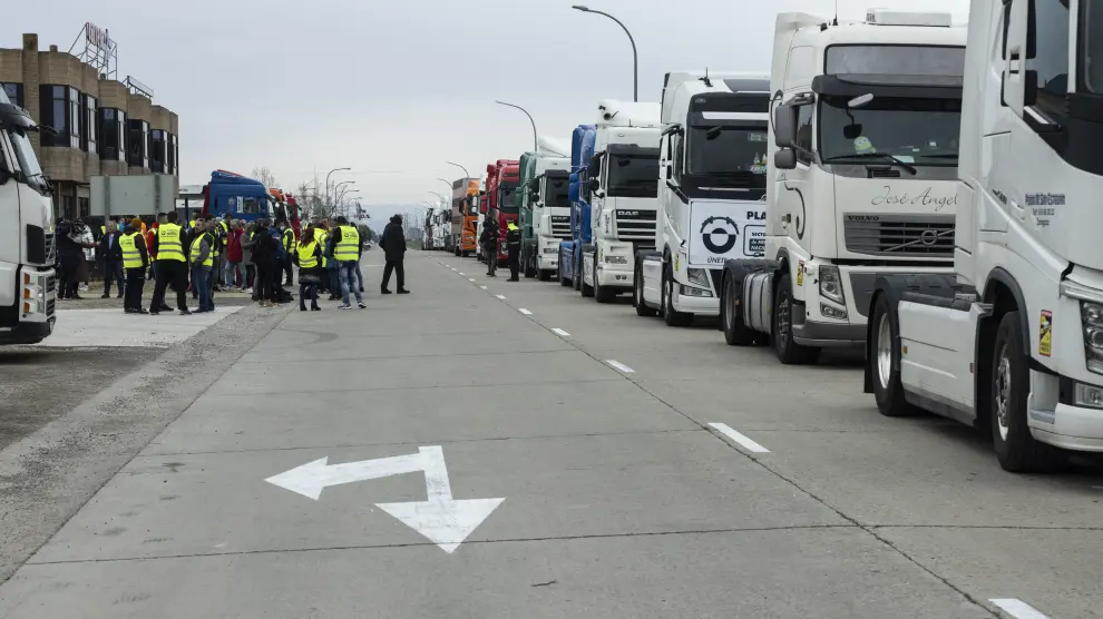 La protesta de los camioneros en la Ciudad del Transporte de Zaragoza.