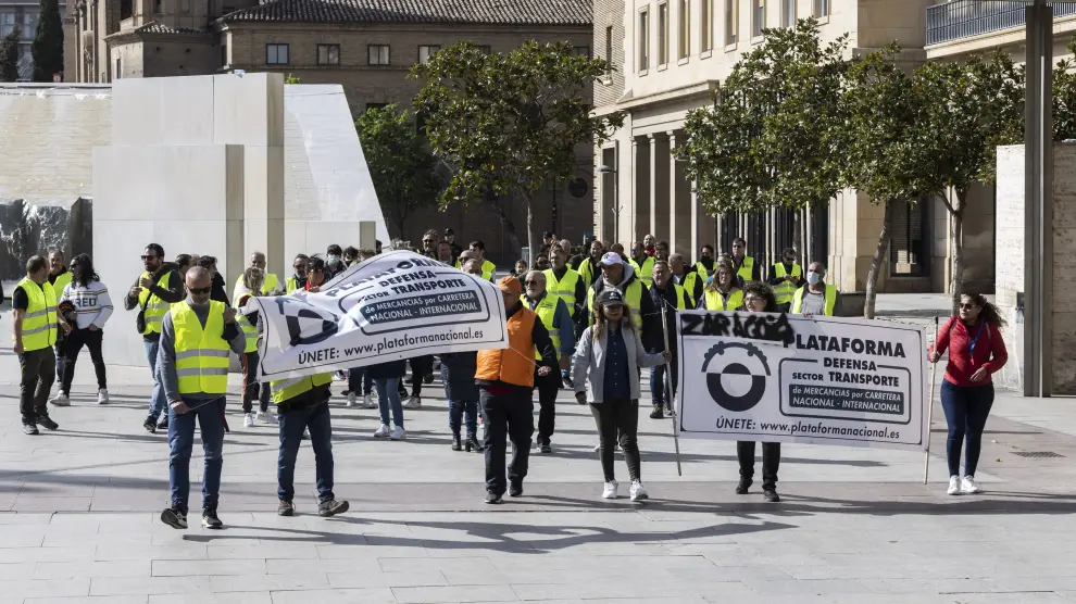 Miembros de la Plataforma volvieron ayer a protagonizar una nueva protesta en Zaragoza.