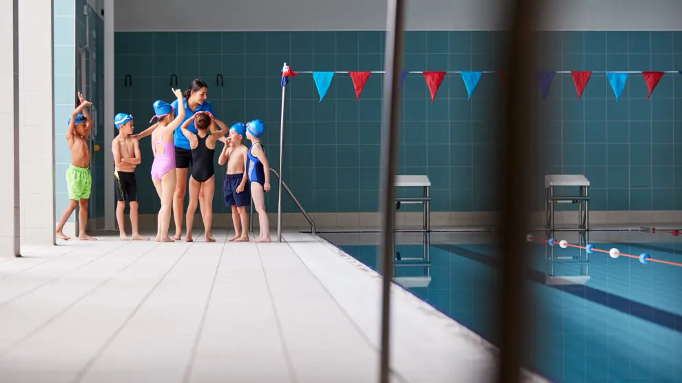 El centro cuenta con un equipamiento innovador que incluye una piscina climatizada que da servicio tanto al alumnado del centro como a otros niños y adultos con y sin discapacidad.