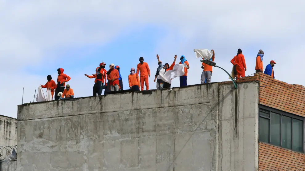 Presos protestan en la cárcel de Cuenca (Ecuador).