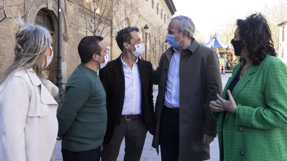 Jorge Azcón visita el Colegio Cantín y Gamboa en Zaragoza