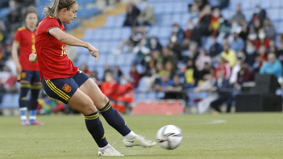 Alexia Putellas en la jugada que ha conseguido el gol de la selección femenina ante Brasil.