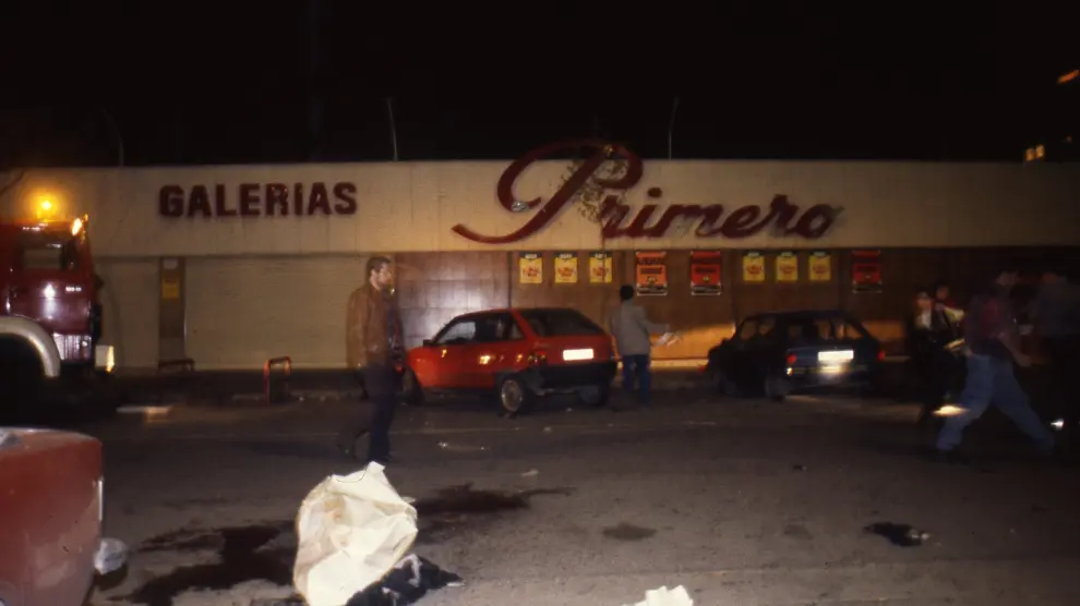 El vigilante jurado falleció sobre las diez de la noche del 7 de abril de 1993 frente al supermercado Galerías Primero, en la plaza de las Madres de Mayo, en Monsalud, en el barrio de Ddelicias.