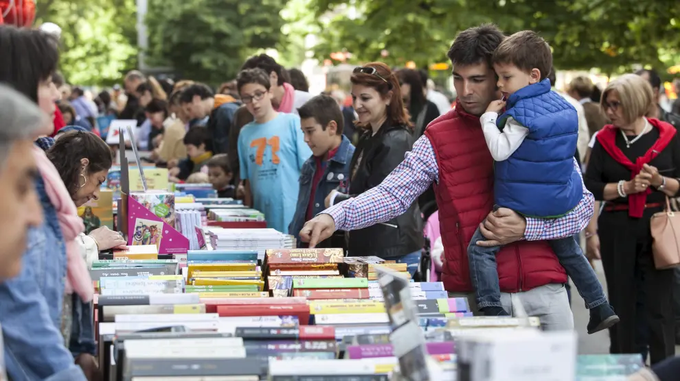 El Paseo de la Independencia en Zaragoza acoge la auténtica fiesta del libro.