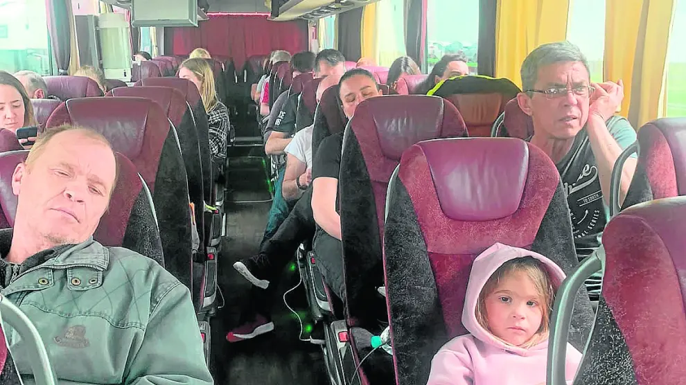 El autobús en el que viajaron 27 ucranianos y 5 voluntarios tenía espacio para 18 personas más