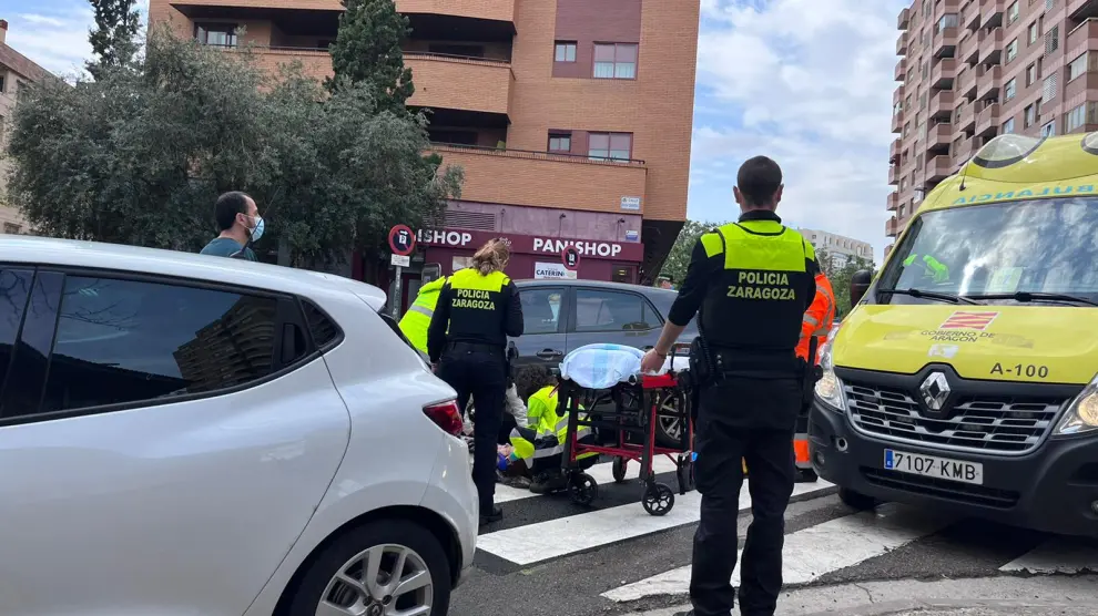 Herida una mujer en un atropello en la calle de Juan Pablo II de Zaragoza.