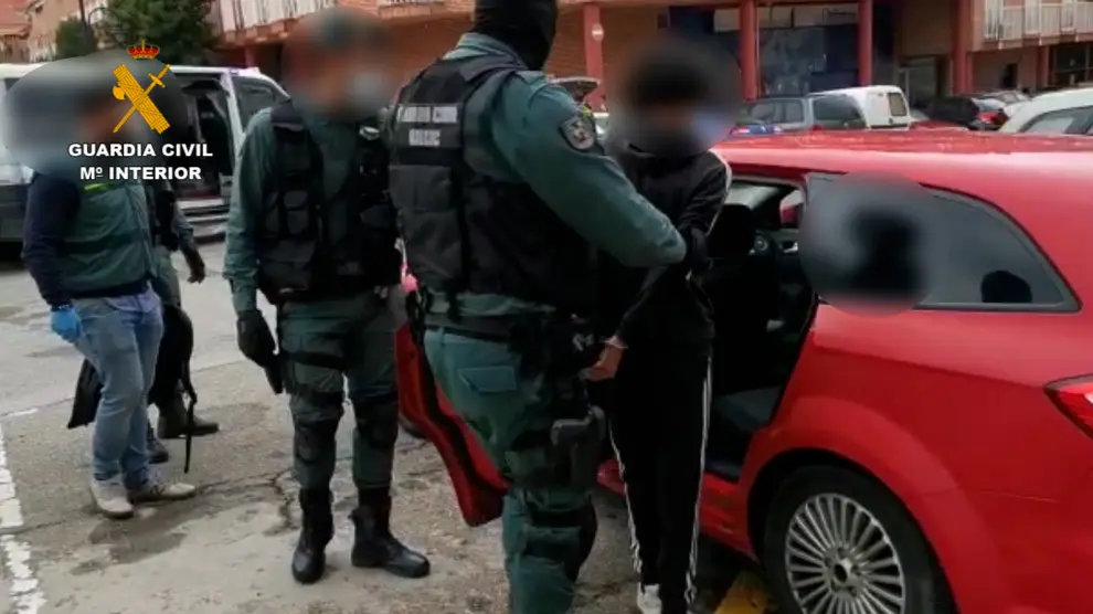 La Guardia Civil detiene en Madrid a tres menores a la banda juvenil 'Los Trinitarios' por el intento de homicidio el pasado mes de noviembre.