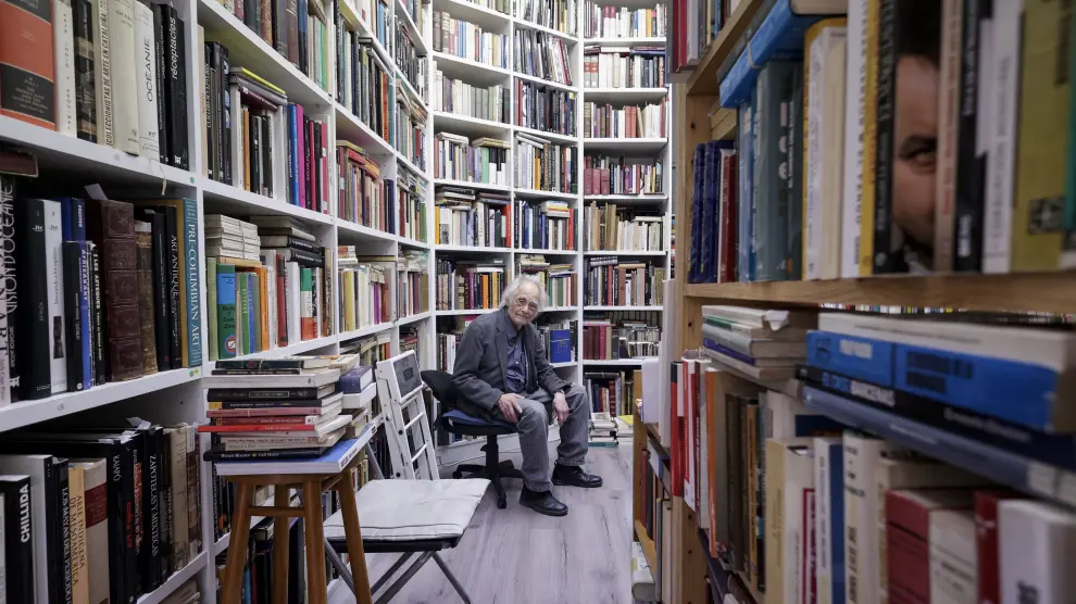Albert Costa, en su librería de Barcelona.