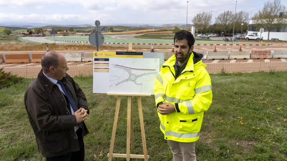 El subdelegado del Gobierno en Teruel, José Ramón Morro, y el ingeniero redactor del proyecto, José Miguel Galve, han explicado este viernes los detalles de la obra.
