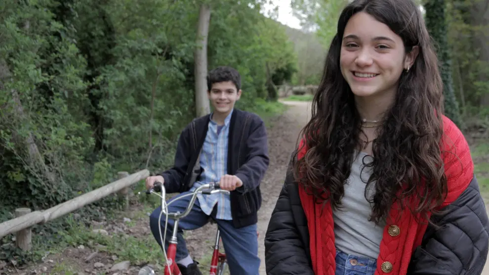 Andrea Fandos y Diego Gurpegui, durante el rodaje de 'Bicivoladores', de Laura Calavia para el grupo In Materia.