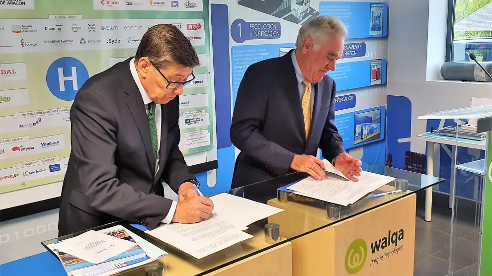 Arturo Aliaga y Rinaldo Brutoco (H2 Clipper), han firmado un protocolo para la investigación y aprovechamiento de las tecnologías del hidrógeno.