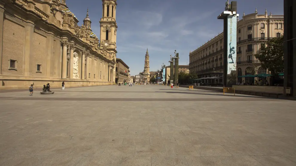 La plaza del Pilar, casi vacía, a las horas centrales del día el pasado fin de semana