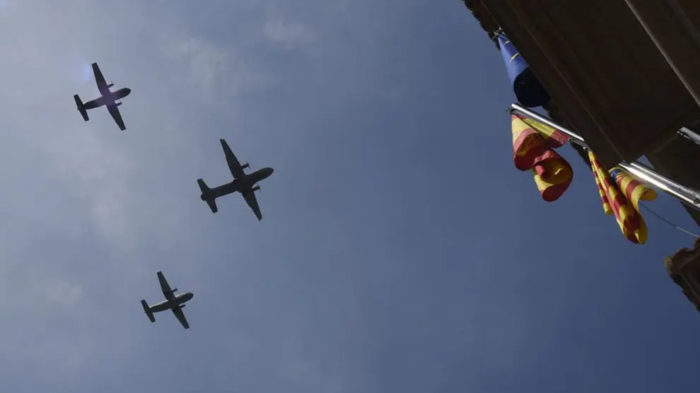 Ensayo del desfile aéreo por el Día de la Fuerzas Armadas en Huesca.