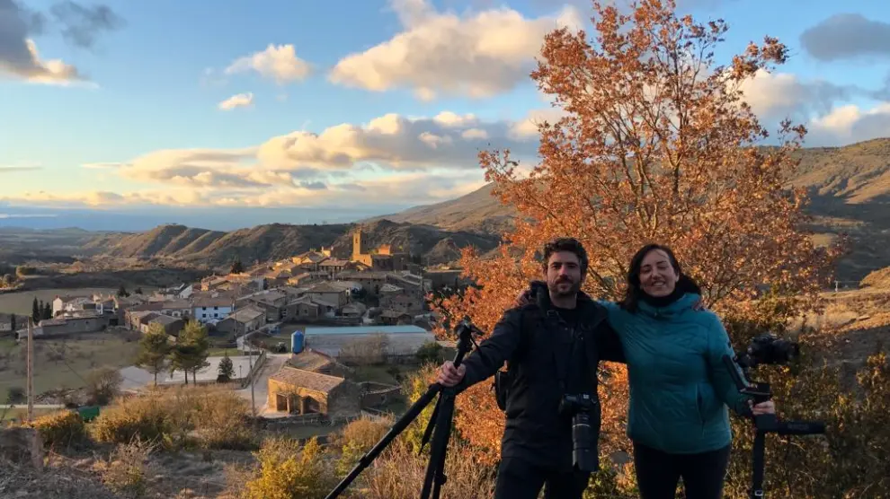 Ana Espiau con Roberto Rodríguez, fotógrafo sevillano afincado en las Cinco Villas