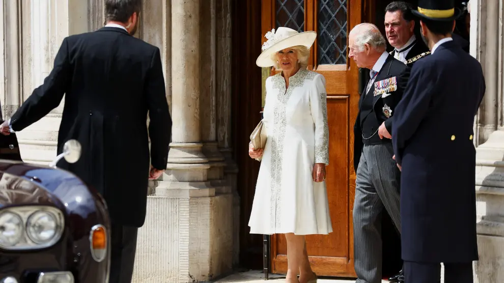 Britain's Camilla, Duchess of Cornwall, waves from a car as she leaves after the National Service of Thanksgiving held at St Paul's Cathedral as part of celebrations marking the Platinum Jubilee of Britain's Queen Elizabeth, in London, Britain, June 3, 2022. REUTERS/Dylan Martinez BRITAIN-ROYALS/PLATINUM-JUBILEE