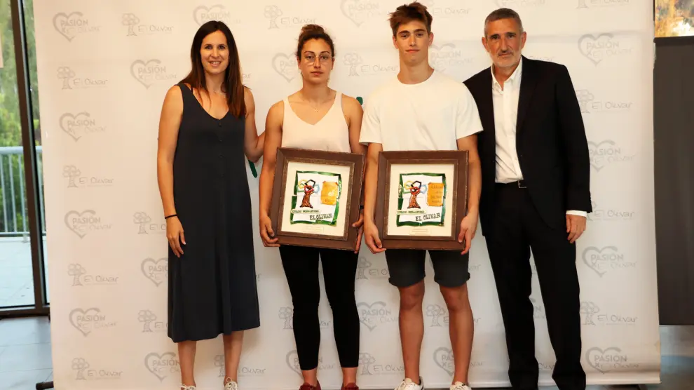 Los nadadores Ana Muñoz y Guillermo Carrey, mejores deportistas 2021 de El Olivar.