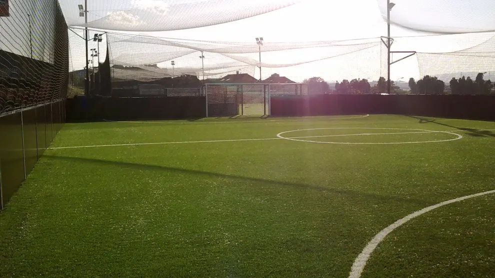 [[[HA ARCHIVO]]] Id: 2011-1312559 Fecha: 04/11/2011 Propietario: Genérico Autor: descri: Uno de los campos de fútbol 5 que se han instalado en el nuevo centro deportivo de Soccerworld Zaragoza.