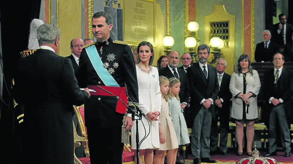 El 19 de junio de 2014, Felipe de Borbón y Grecia fue proclamado Rey de España ante las Cortes.