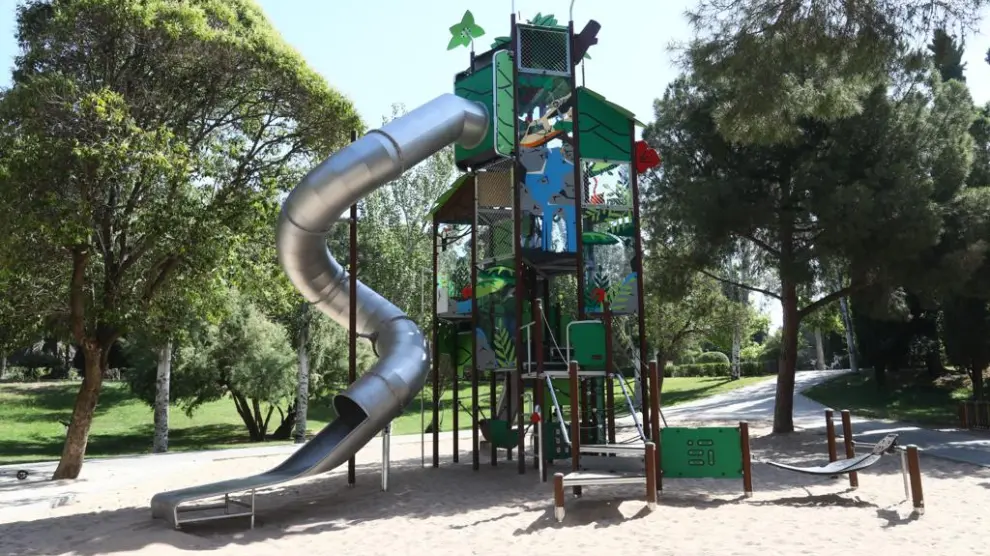 Nueva zona de juegos infantiles en el Parque Labordeta.