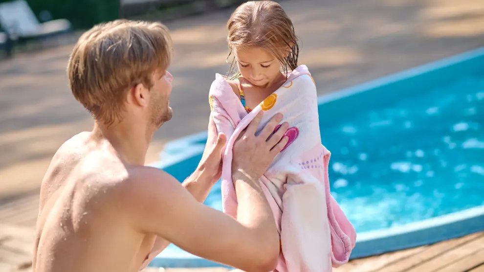 Cuánto antes se seque una toalla, antes podrás volver a usarla en una piscina.
